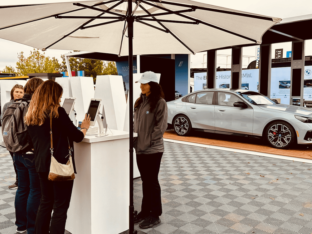 bmw stand-min