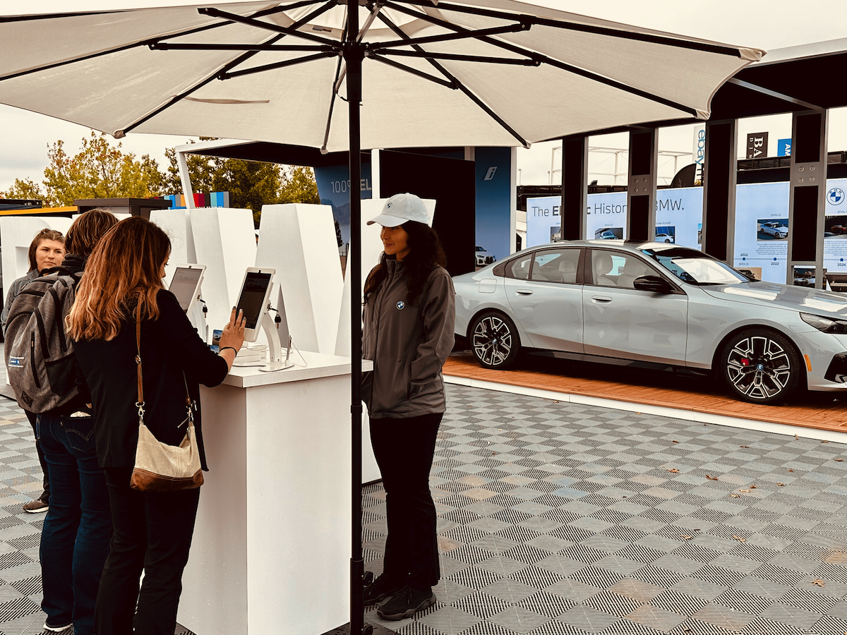 bmw stand-min